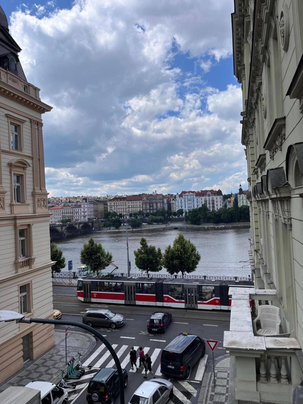 Comfortable And Cosy Apt A Few Steps From Dancing House And Naplavka Dance Prague Extérieur photo